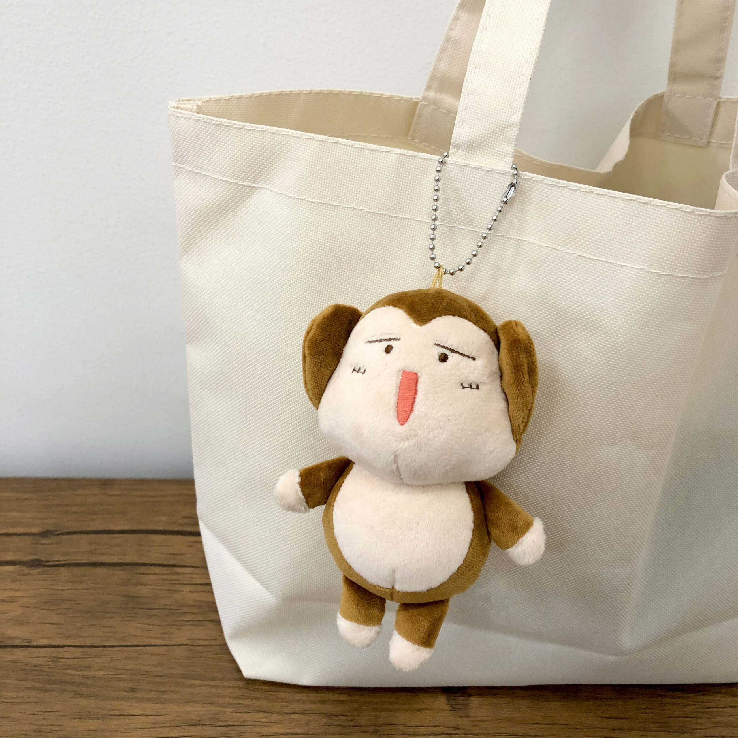 EVANGELION STOREより幼少期のアスカ着用のニット帽やマフラー、さるの