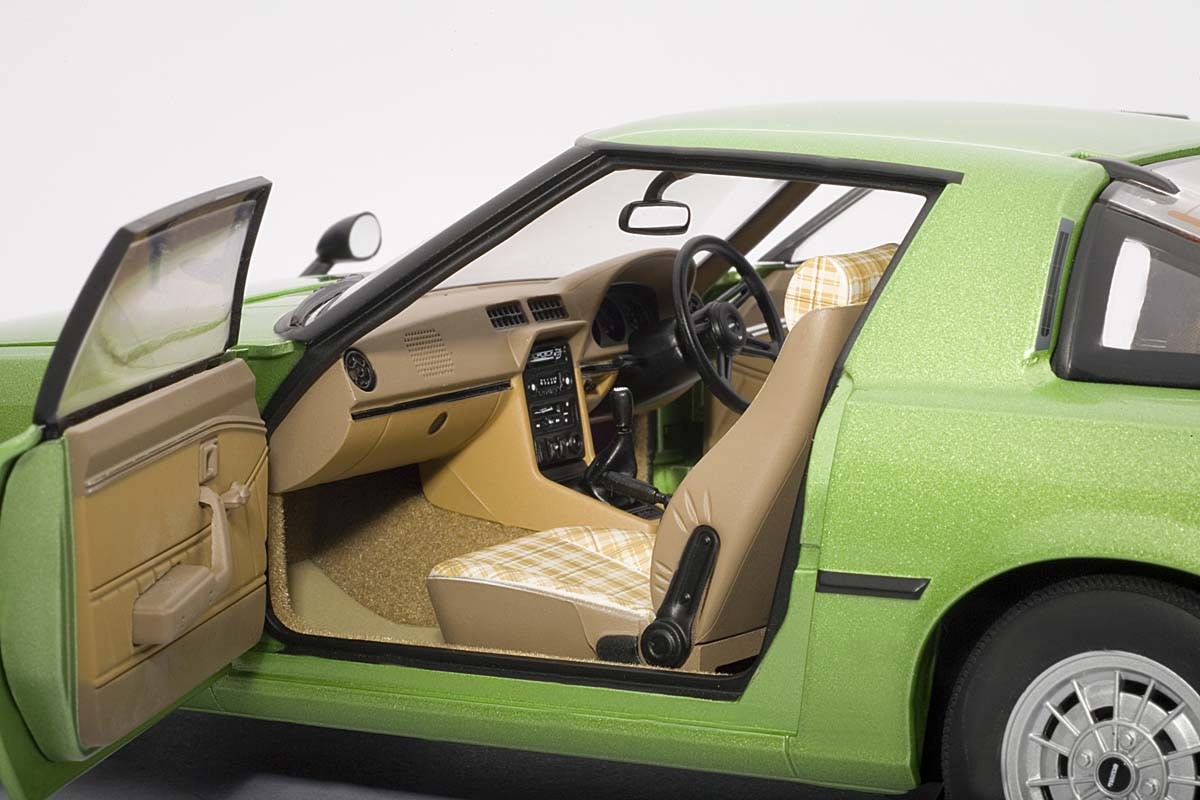 AUTOart 1:18 Scale Mazda Savanna RX-7 (SA) Mach Green. ezToys