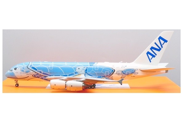 ANA フライングホヌ 1号機 A380-800 JA381A av ANA All Nippon