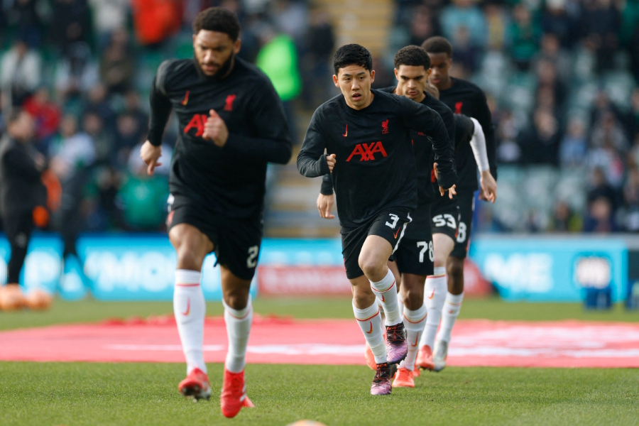 遠藤航]ディフェンスもドリブルもえぐい日本代表の柱｜プレー集 - News |