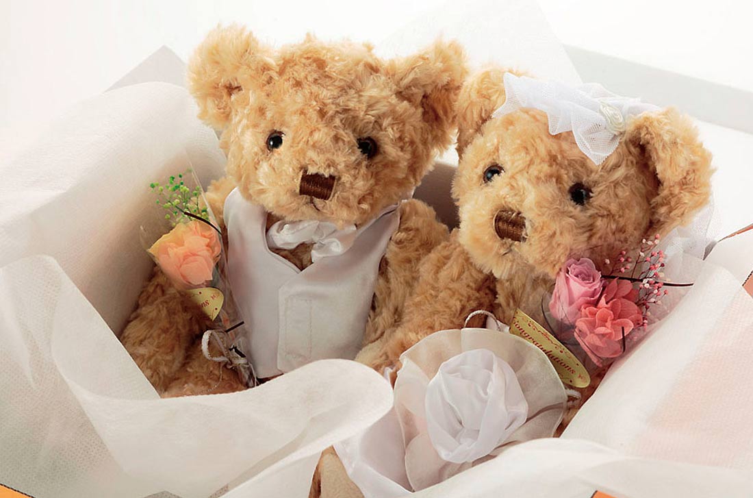 グレース・ベア（ブーケ付）｜結婚式に人気のぬいぐるみ祝電【For-Denpo】
