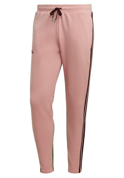 アディダスがNIGO®デザインによる桜餅のような色合いのサッカー日本