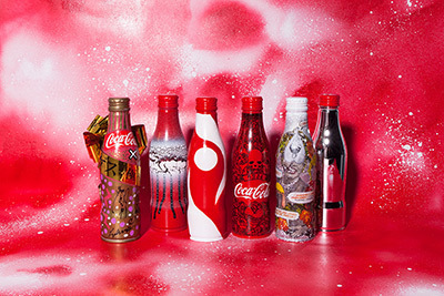 コカ・コーラ」100周年記念ボトル - アンリアレイジやhydeとのコラボ