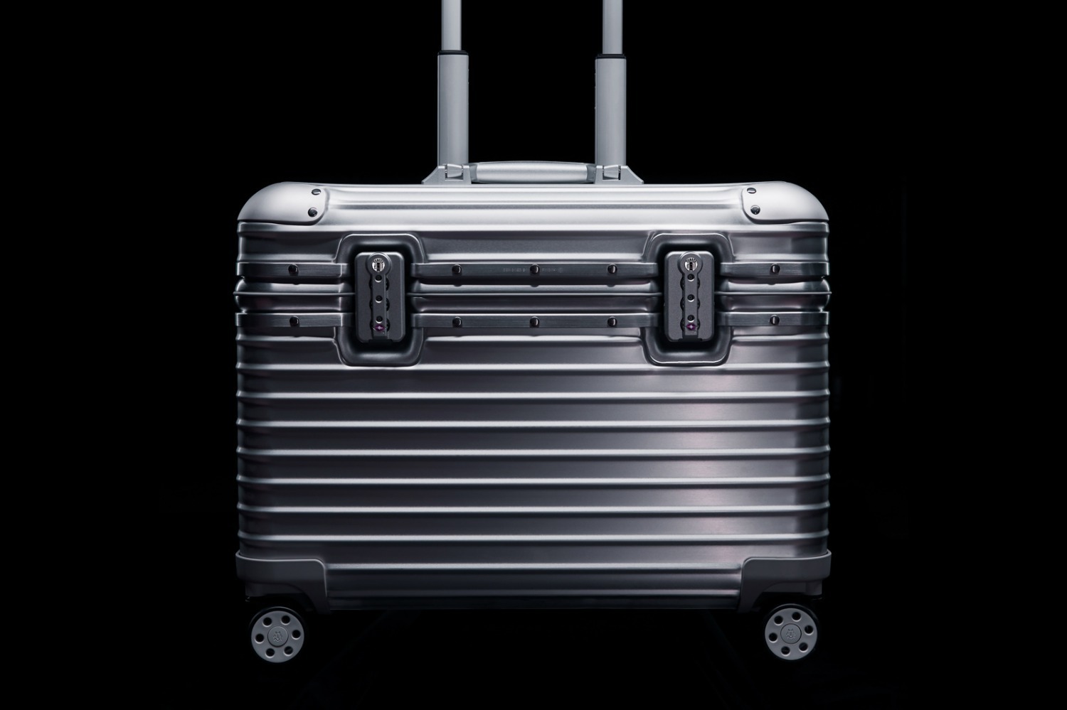 リモワのスーツケース「オリジナル パイロット」復活、グルーヴ