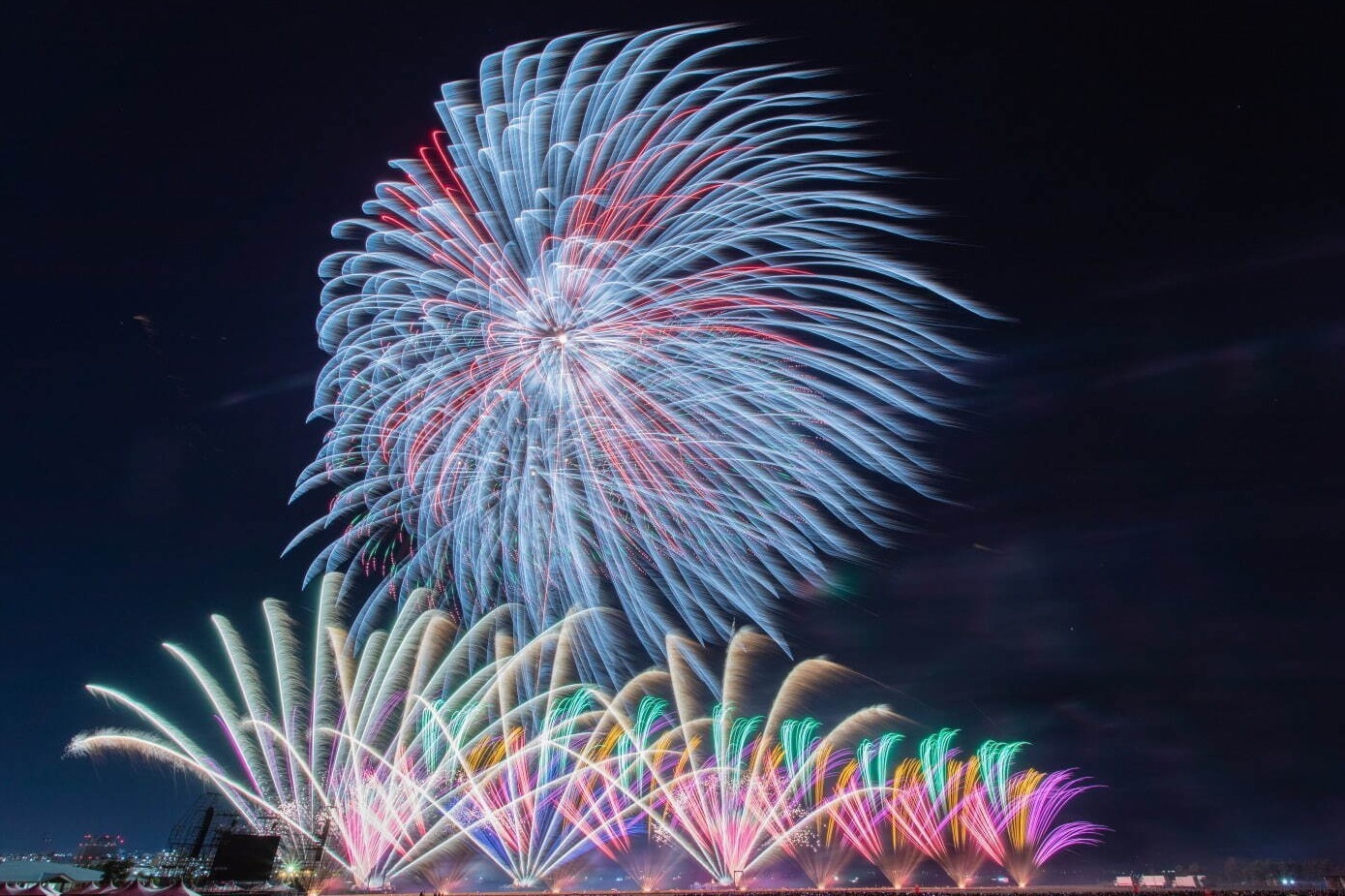 東北未来芸術花火2023」音楽とシンクロする幻想的な花火大会、宮城県