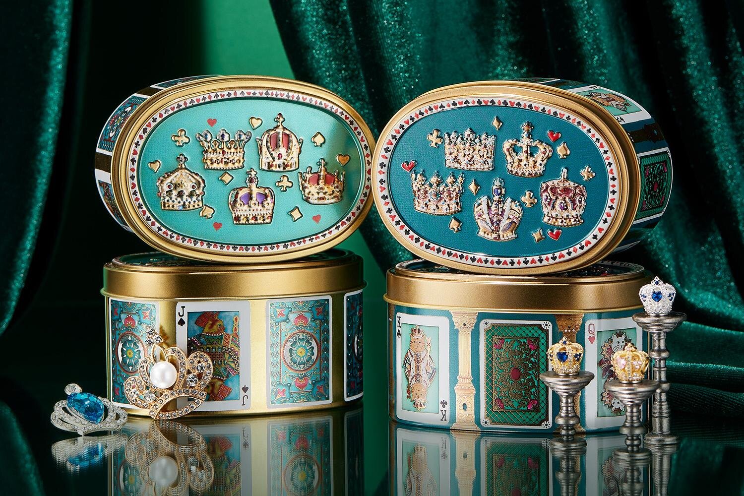 ネコのトランプ缶2」宝石煌めく“王冠マグネット”入りココアクッキー缶