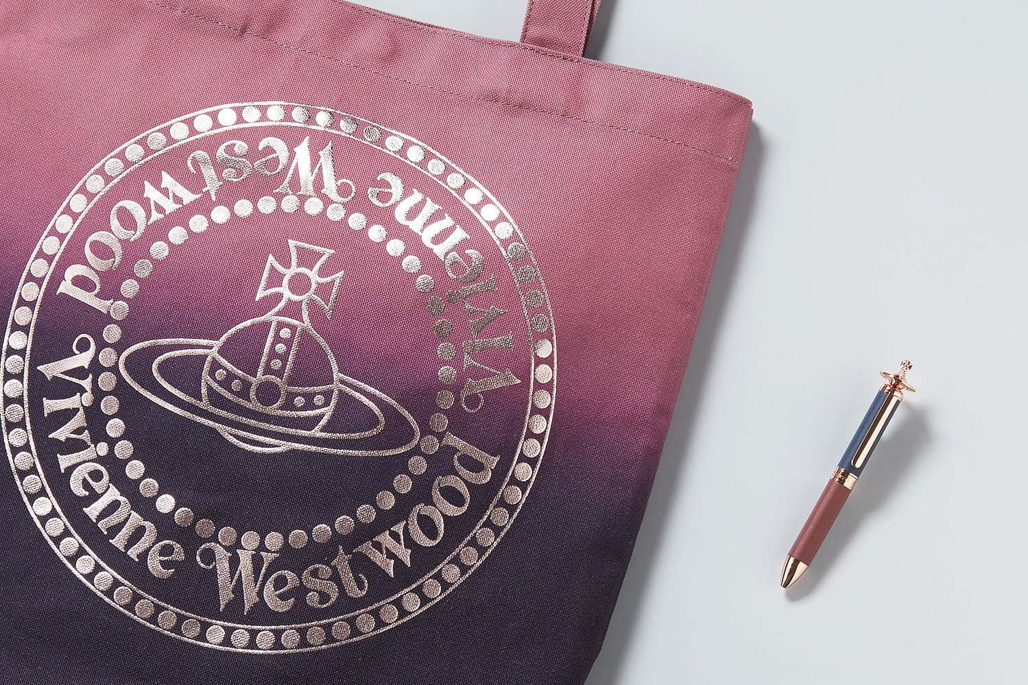 ヴィヴィアン・ウエストウッド“オーブ”モチーフのボールペン＆ツートン