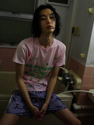 クードス“本屋にまつわるレタリング入り”Tシャツ、東京の書店・フ