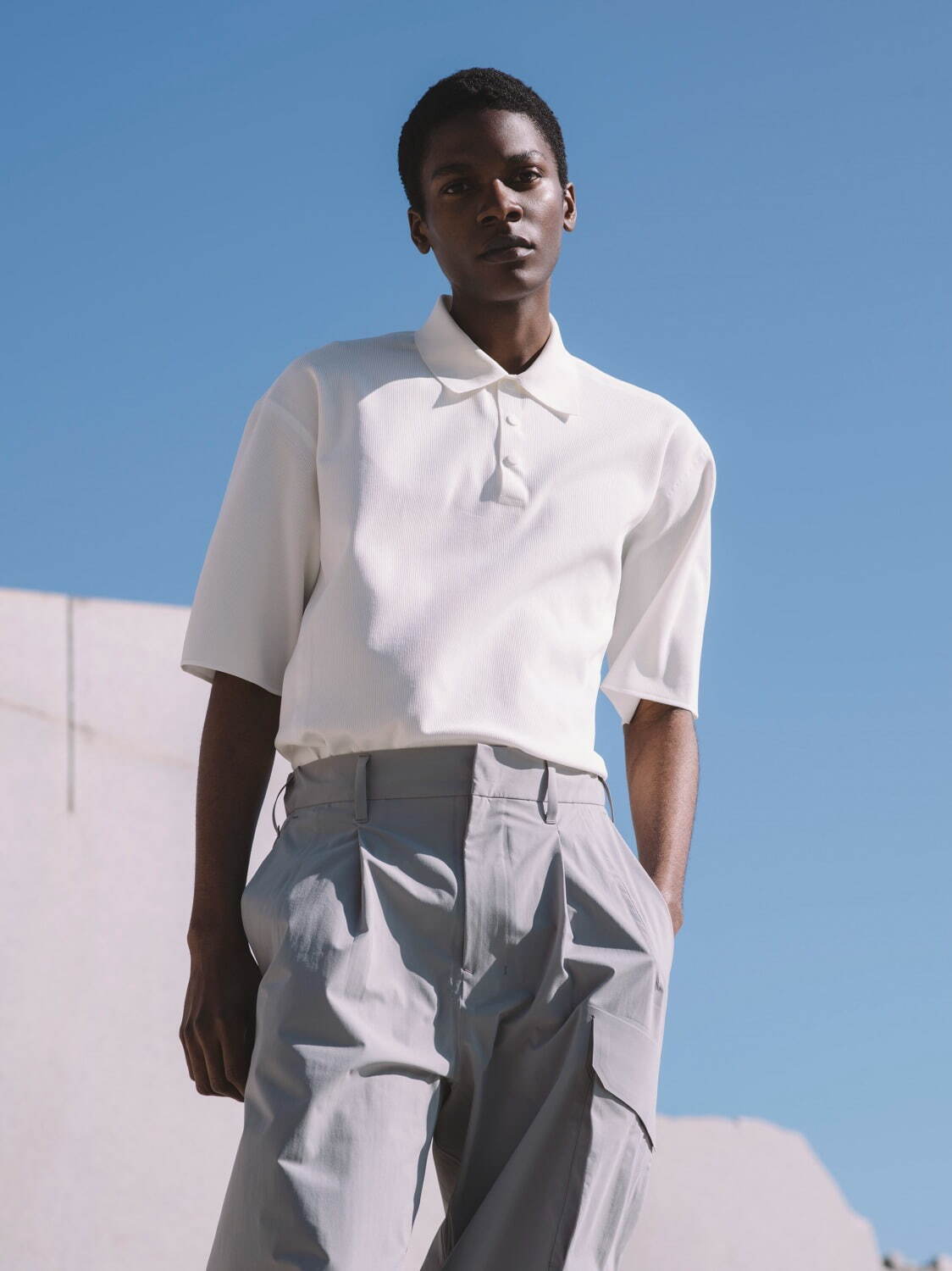 デサント オルテライン新作ポロシャツ、運動性と快適性を兼ね備えた