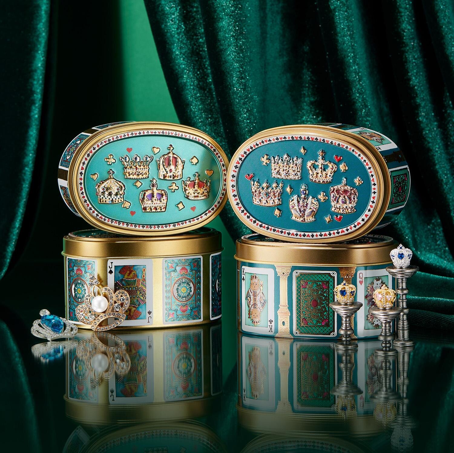 ネコのトランプ缶2」宝石煌めく“王冠マグネット”入りココアクッキー缶