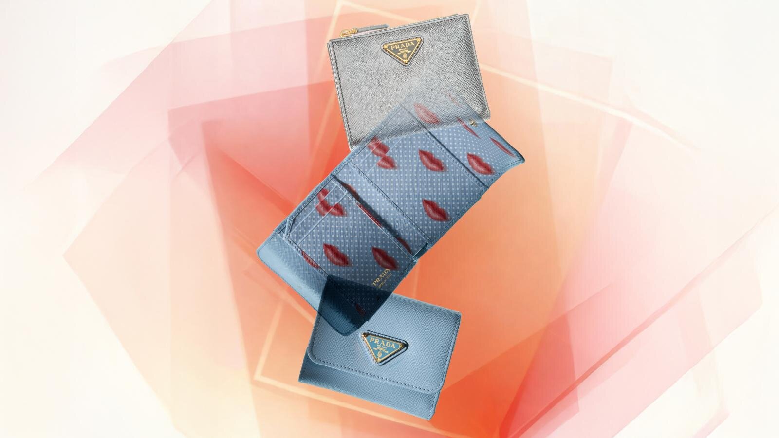 プラダ“リップ柄”レザー財布＆カードケース、やわらかパステルカラーで