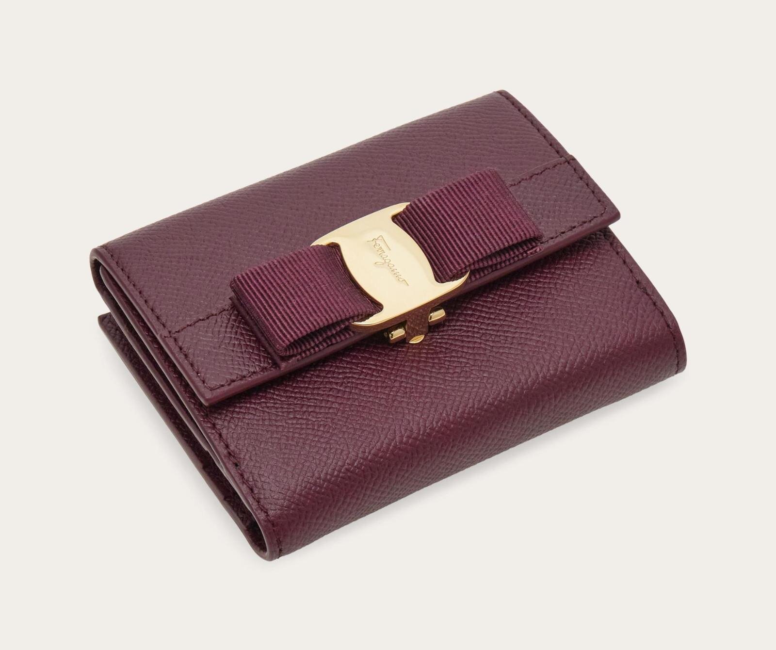 フェラガモ“リボン付き”ウォレット「ヴァラ」ゴールドパーツ煌めくミニ