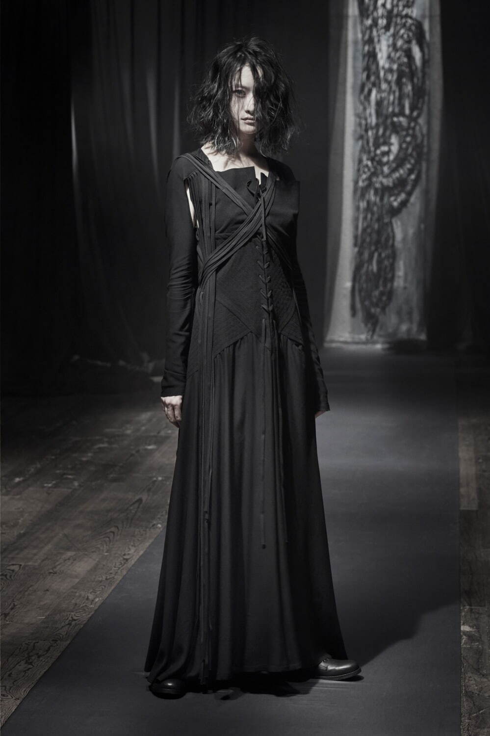 ヨウジヤマモト 2021-22年秋冬ウィメンズコレクション - “未来”とは