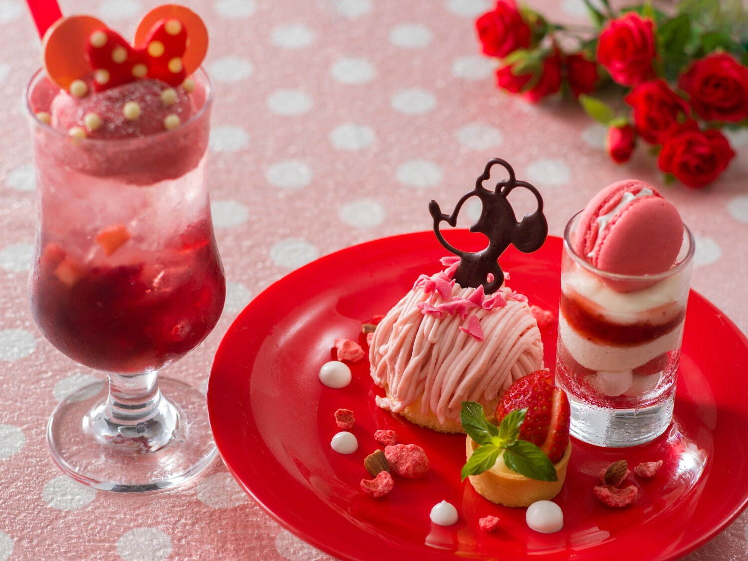 東京ディズニーリゾート「ミニーマウス」のドレス風いちごモンブラン