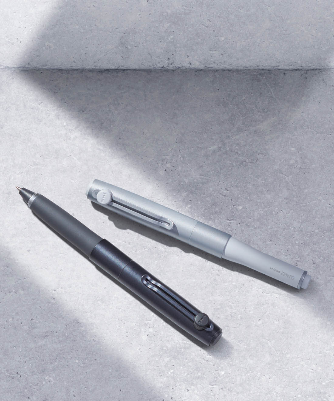 ストレスフリーなやわらかさ uniball ZENTO メタリック