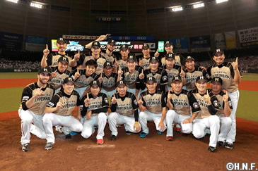 4年ぶり7度目のリーグ制覇、栗山監督が8度宙を舞う | 北海道日本ハム