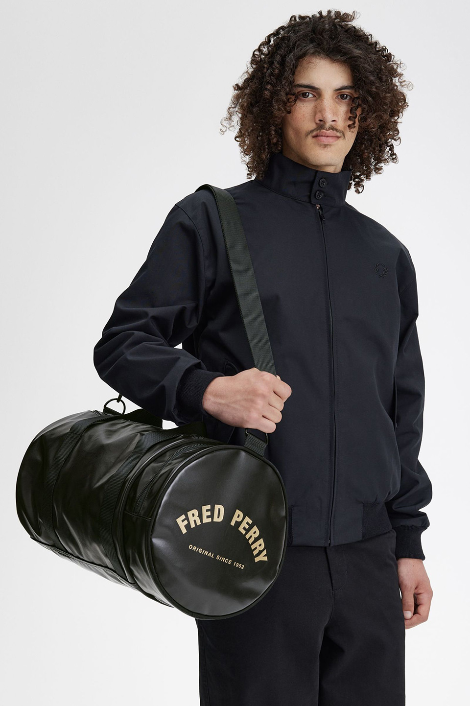Tonal Classic Barrel Bag(1SZ 774：BLACK / GOLD): | FRED PERRY