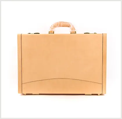 神戸元町で財布や鞄のオーダーメイドをするならフリースピリッツ神戸店