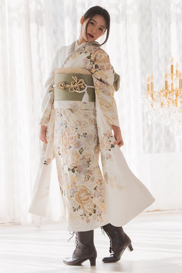 一蔵 黒と赤の薔薇の振袖 草履LLサイズ フルセット バッグ 帯 袴 一蔵