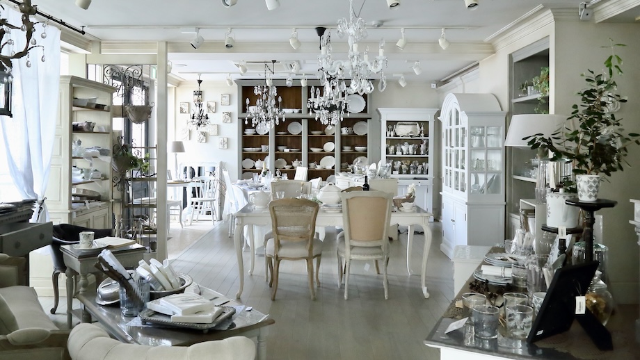 超美品 サラグレース ディスプレイシェルフ 食器棚 ライトグレー 超美