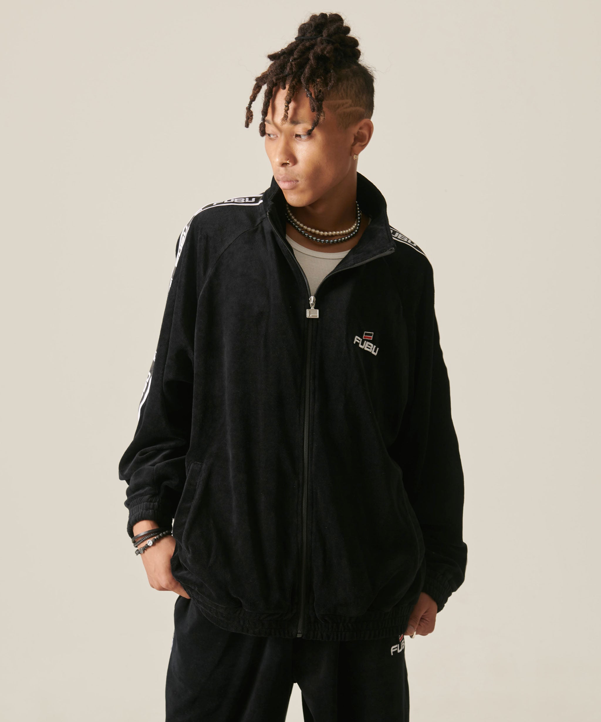 FUBU フブ トップス ベロアジャケット。FUBUはアメリカの代表的な