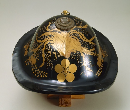 煉革黒漆塗桐鳳凰に剣梅鉢紋蒔絵陣笠 | | 収蔵品詳細 | 作品を知る