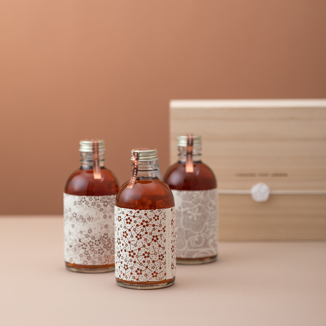 UMESHU THE AMBER レーザーカットラベルの製造 | 製造事例 | 紙工通信