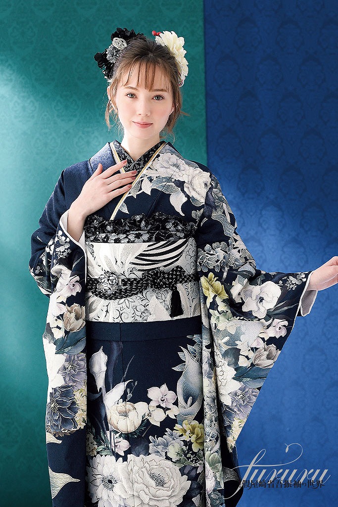 3539◇アンティーク着物正絹絽時代物振袖藍色に白ぼかし染め美しい扇面