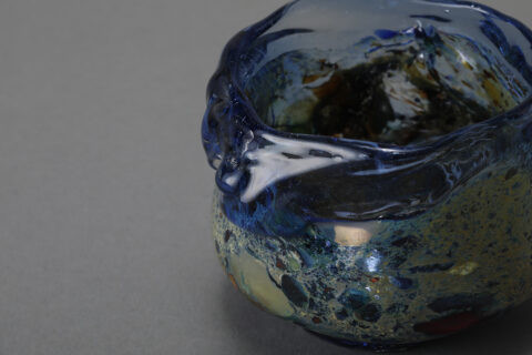 黒オリベ耳付水指（蓋 チーク拭き漆） | 茶道具 | ギャラリー器館