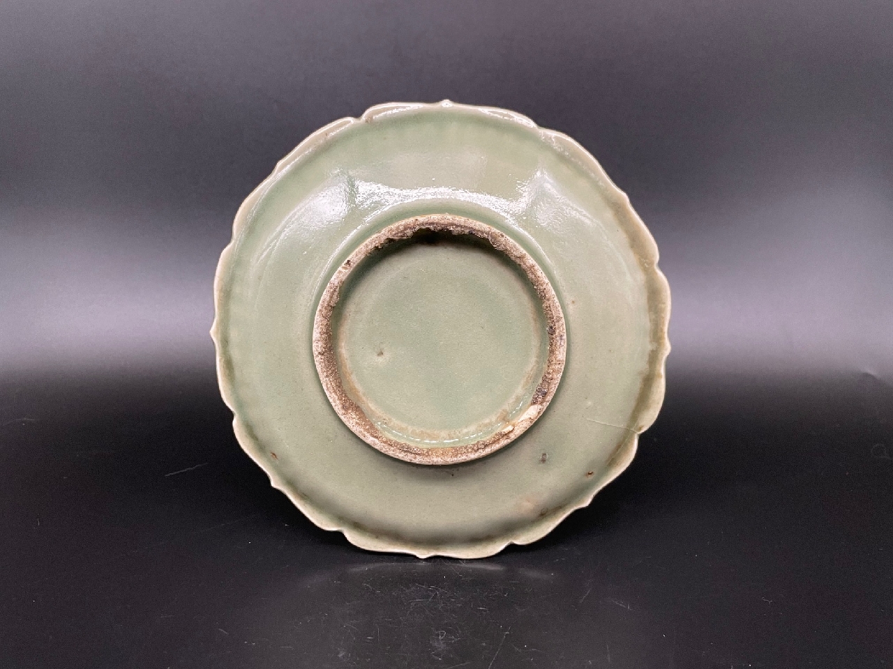 本物保証❗️】江戸時代前期 寛文期 初期伊万里青磁 陰刻草花 口縁渦巻き