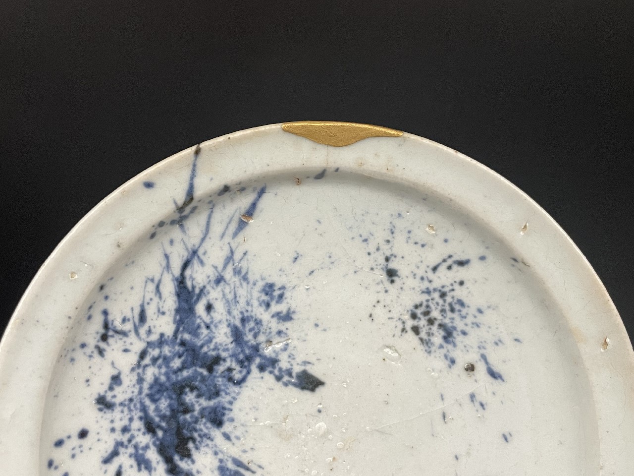 ギャラリー安原 / ご売約 初期伊万里 吹墨 帆掛け船文皿