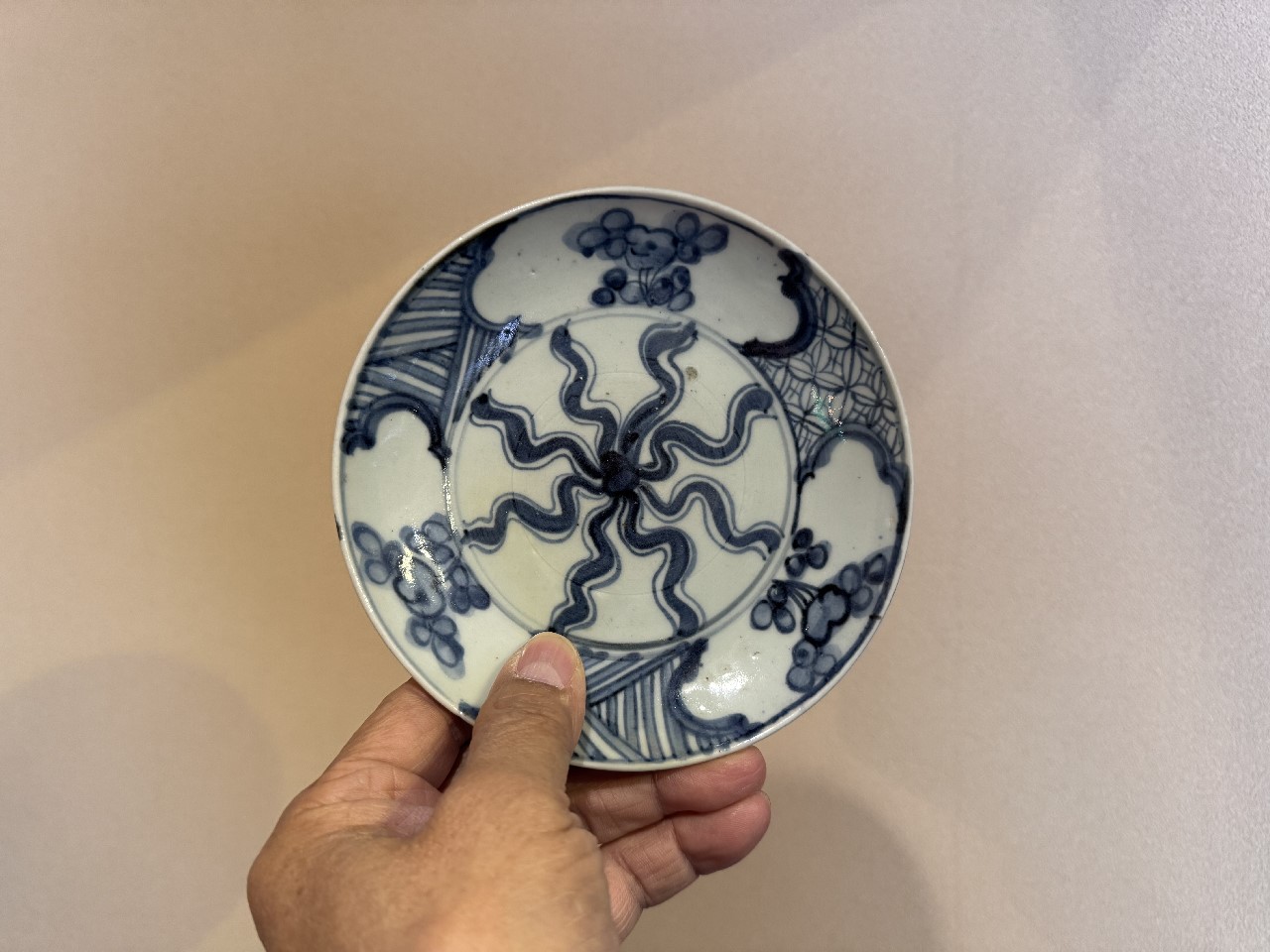 ギャラリー安原 / 初期伊万里 捻り花文皿