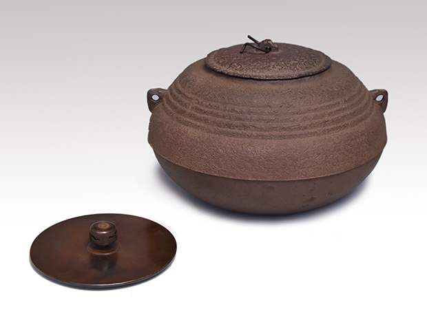 摸、東京国立博物館 古天命筋入釜 共蓋 替蓋付 釜師 菊地正直(作) 共箱