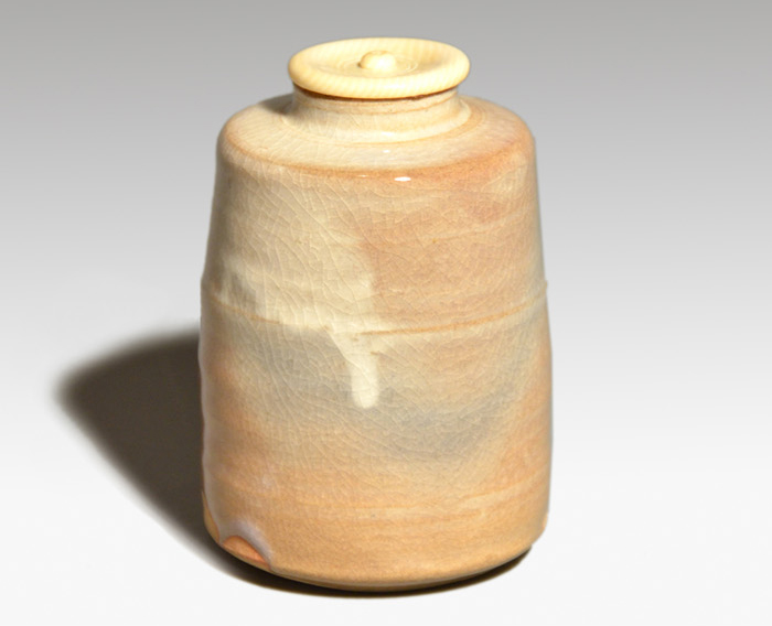 萩焼茶入 銘「山雲」 十代 三輪休雪(休和)作 福富雪底箱書 共箱 | 古