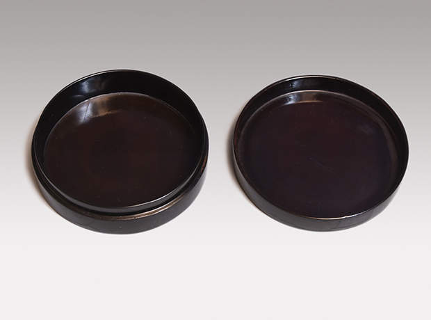 唐物青貝 一文字香合 人物図 明時代 久須見疎安箱書 | 古美術ささき