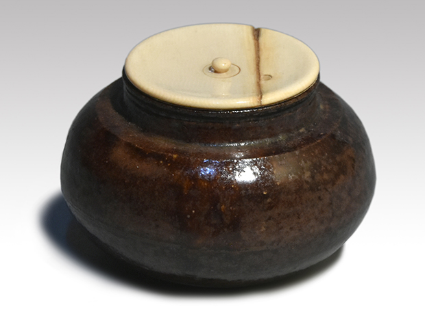 瀬戸茶入 小堀遠州 銘「春山」 挽家 象牙蓋 仕覆2 | 古美術ささき