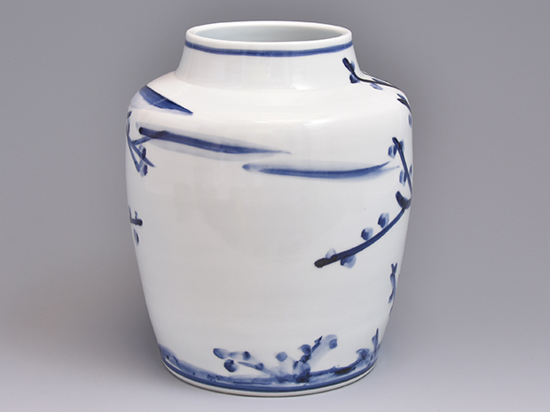 近藤悠三(作) 梅染付 花瓶 共箱 | 古美術ささき