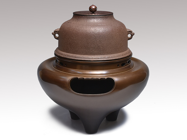 唐銅朝鮮風炉 真形釜添 釜師 角谷莎村（作） 共箱 未使用 | 古美術ささき