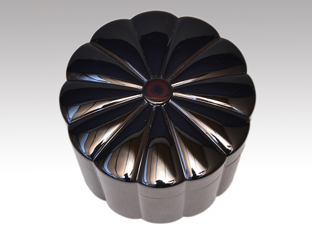 菊彫茶器(棗) 二代 村瀬治兵衛(作) 共箱 鵬雲斎在判箱書 | 古美術ささき