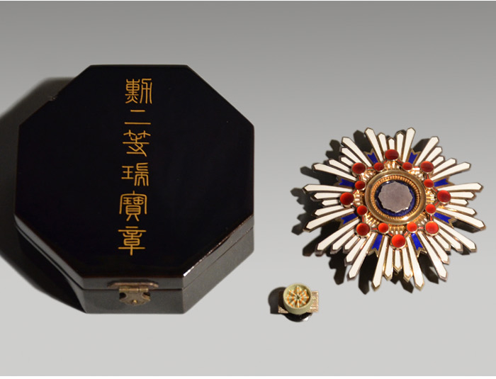 レア】黄綬褒章 昭和46年発行 純銀製 略章 化粧箱入り完品 地