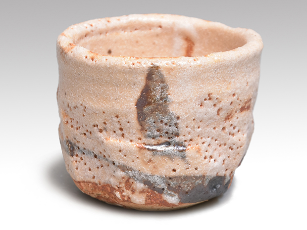 古志野 酒呑 ぐい呑 箱付(四方桟) P69 古志野 酒呑 ぐい呑 箱付(四方桟