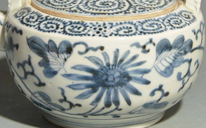 江戸時代 古伊万里 染付蛸唐草文様蓋物 緻密な絵付 大人気図柄 古器を