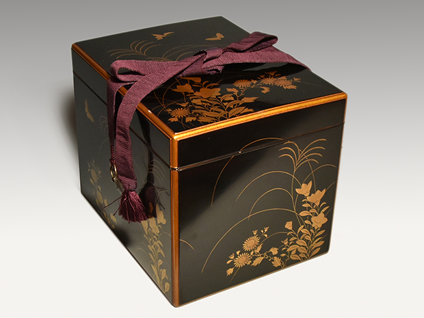 T*i様 時代 金銀蒔絵 宝尽し唐草文 足付き 盆 五客 時代 金銀蒔絵