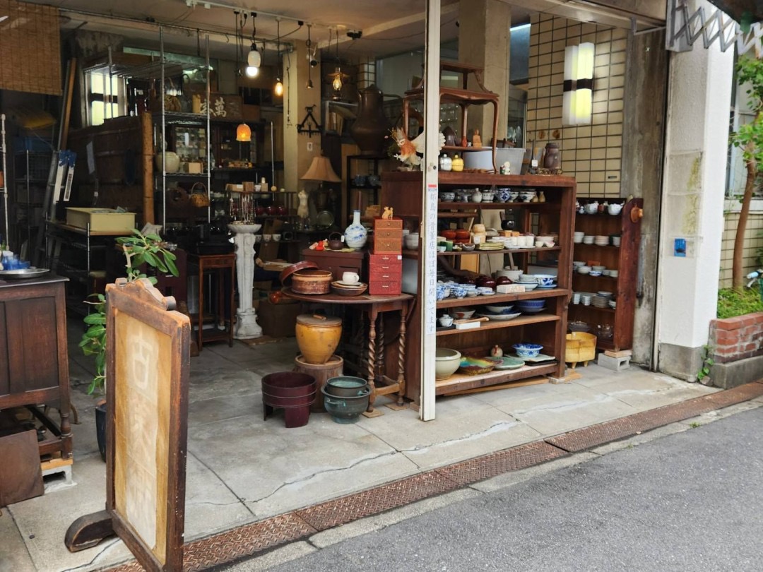 大阪の骨董品店こがん堂の店主が注目する昭和レトロと雑貨たち | 大阪