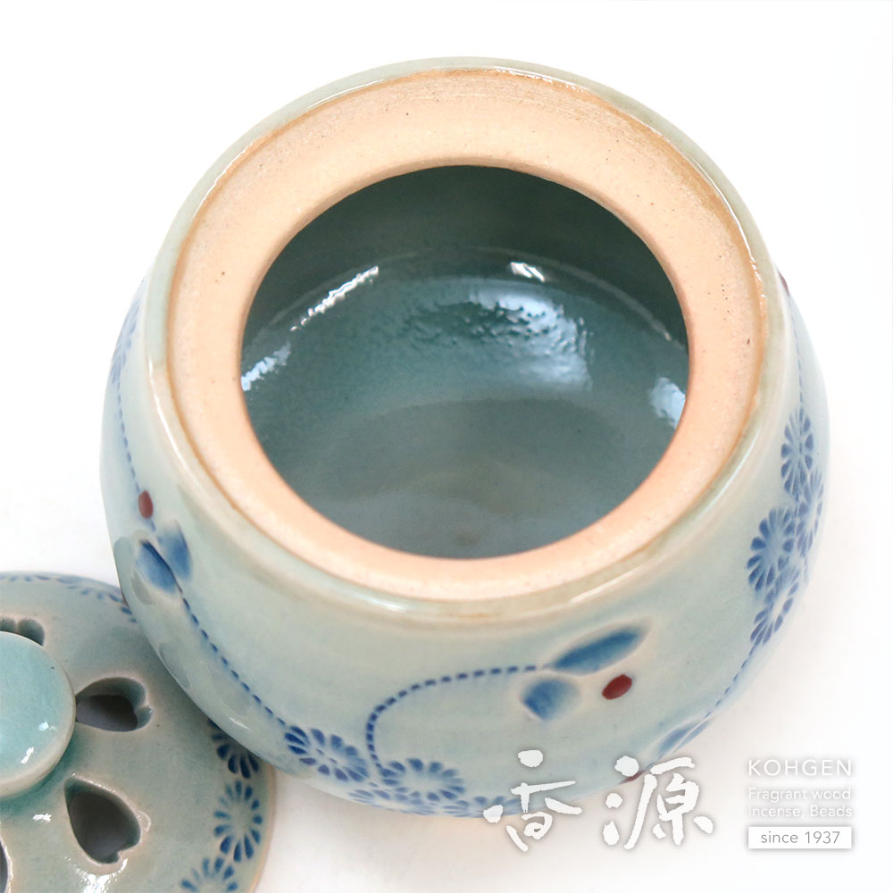 青磁香炉 明時代 釉薬が美しいです 大きな窯キズや足に釉ハギの跡が