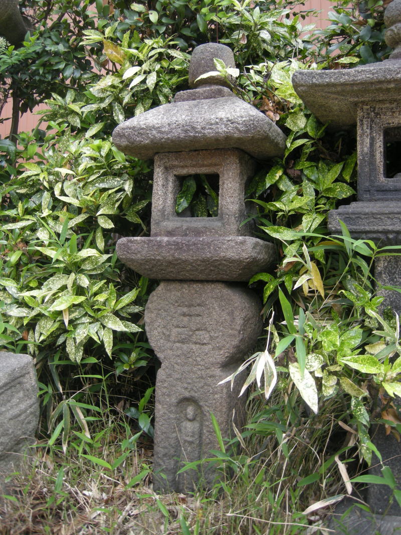 面影灯籠 真壁石燈籠 石灯篭 御影石 真壁石 庭石 石像 石造 石彫 彫刻