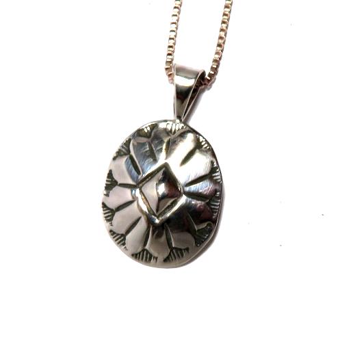 インディアンジュエリーのココペリ KOKOPELLI ネイティブアメリカン