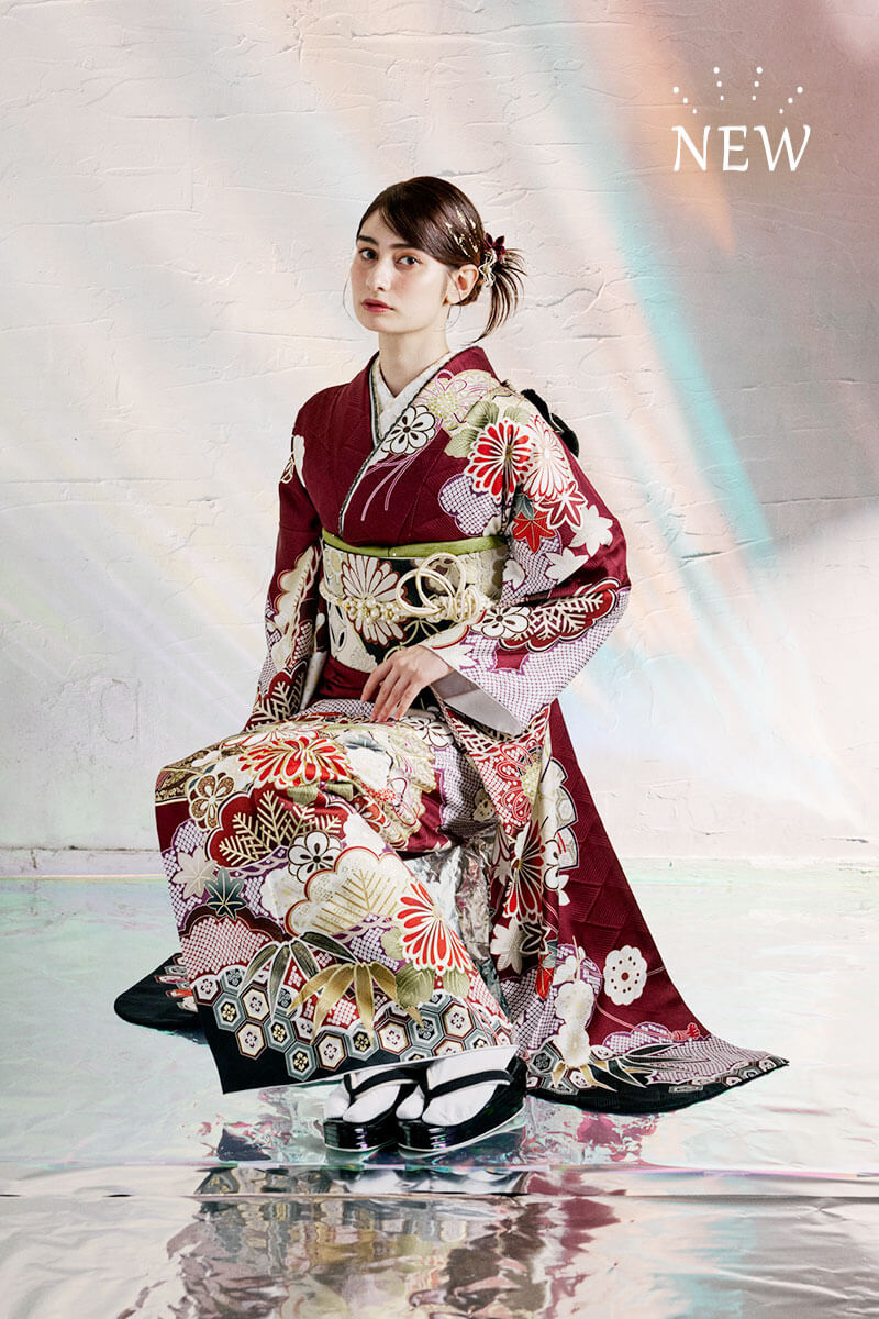 紺地に大胆な金彩の花は 美しさ纏う大人の古典柄 高級感漂う落ち着いた