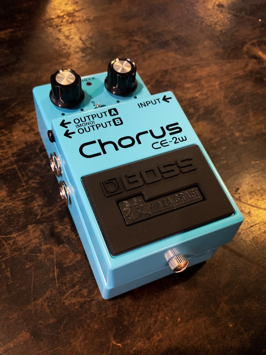 Boss CE-2W - Kauffmann's Guitar Store