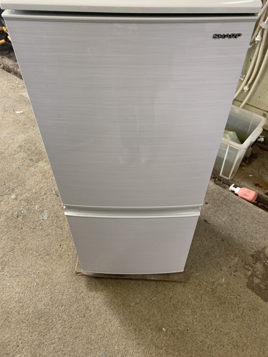 SHARP シャープ 冷蔵庫 SJ-D14F-W 2020年製 273